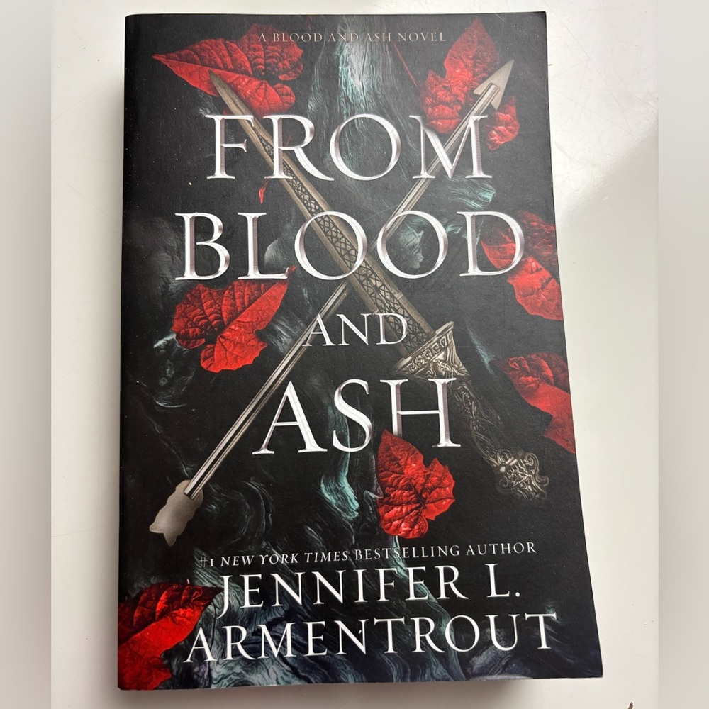From Blood and Ash paperback book by Jennifer L.‎ Armentrout